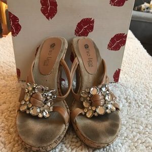 Two Lips  |  ‘Pritty’ Natural Wedges